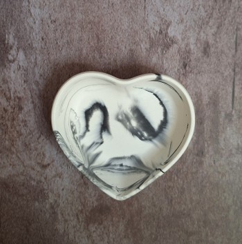 Cuenco Corazón Marmolado Blanco y Negro mod. XVII