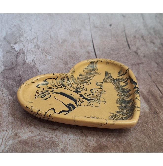 Bandeja Corazón Marmolado Ochre y Negro mod. III