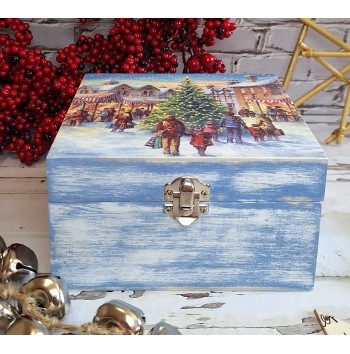 Caja Familias frente al árbol