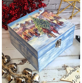 Caja Familias frente al árbol