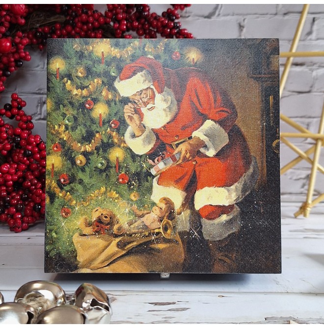 Caja Papa Noel junto al árbol