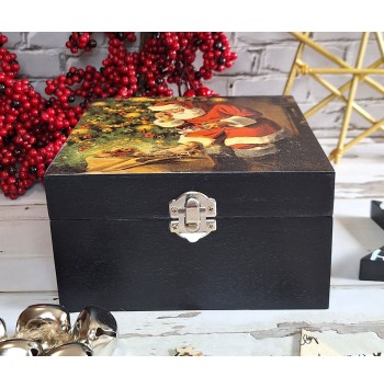 Caja Papa Noel junto al árbol