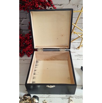 Caja Papa Noel junto al árbol