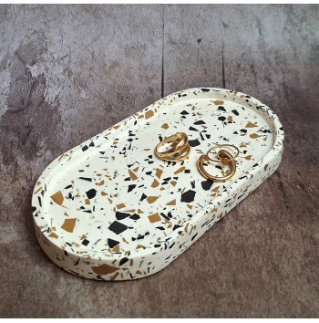 Bandeja Ovalada Terrazzo negro/ochre en blanco